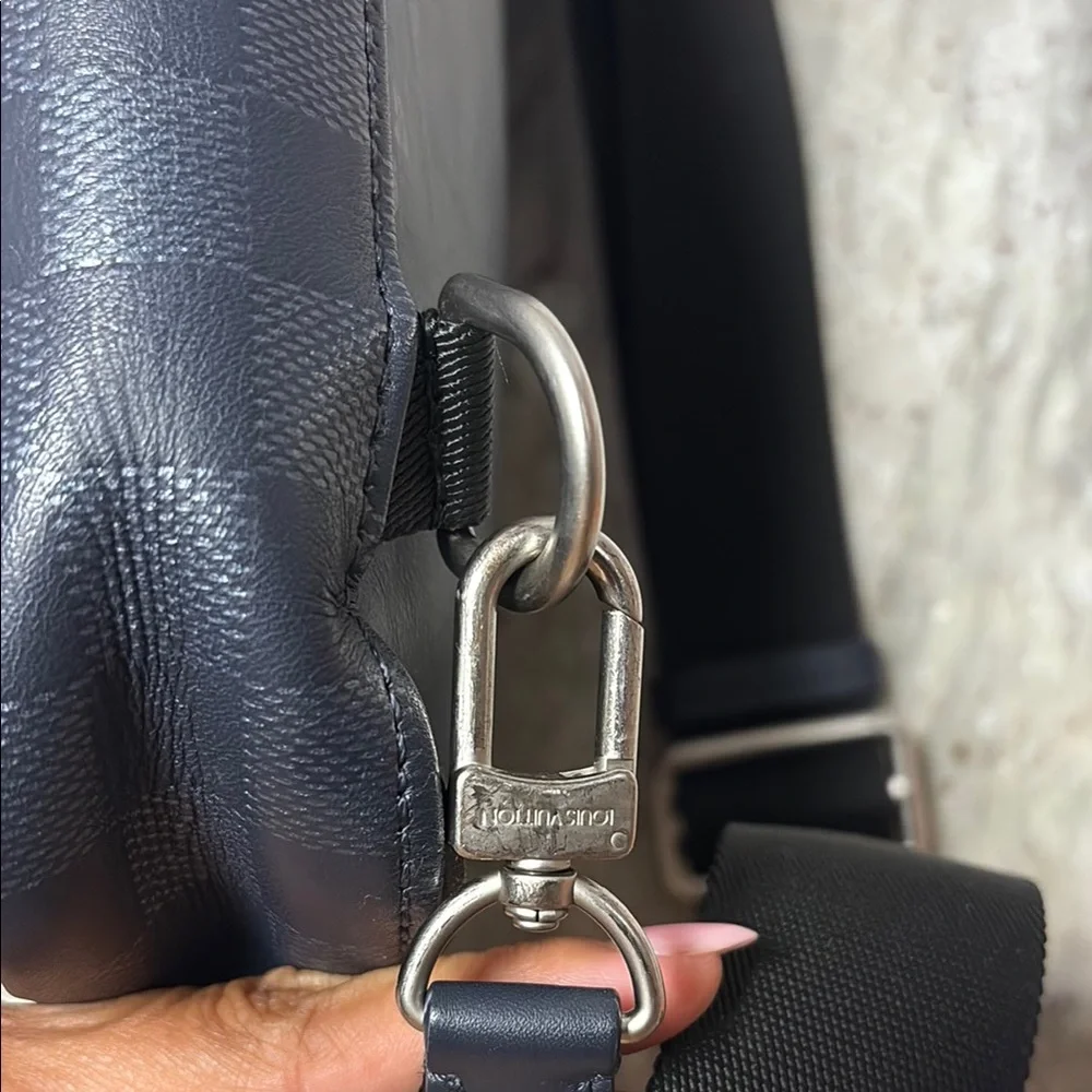 Louis Vuitton’s Damier Cobalt Canvas Unisex - Picture 2 of 8